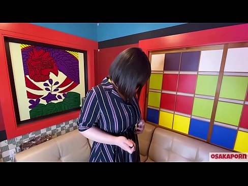 ❤️ Cutie Japanese pẹlu awọn omu nla ṣe baraenisere pẹlu awọn nkan isere ibalopọ ati pe o ni orgasm kan. O sọrọ ninu ifọrọwanilẹnuwo kan nipa iriri onibaje rẹ. Awọn ori omu nla ati obo ti o ni irun ti n kerora. Osaka onihoho ❤️❌ Ohun onihoho didara